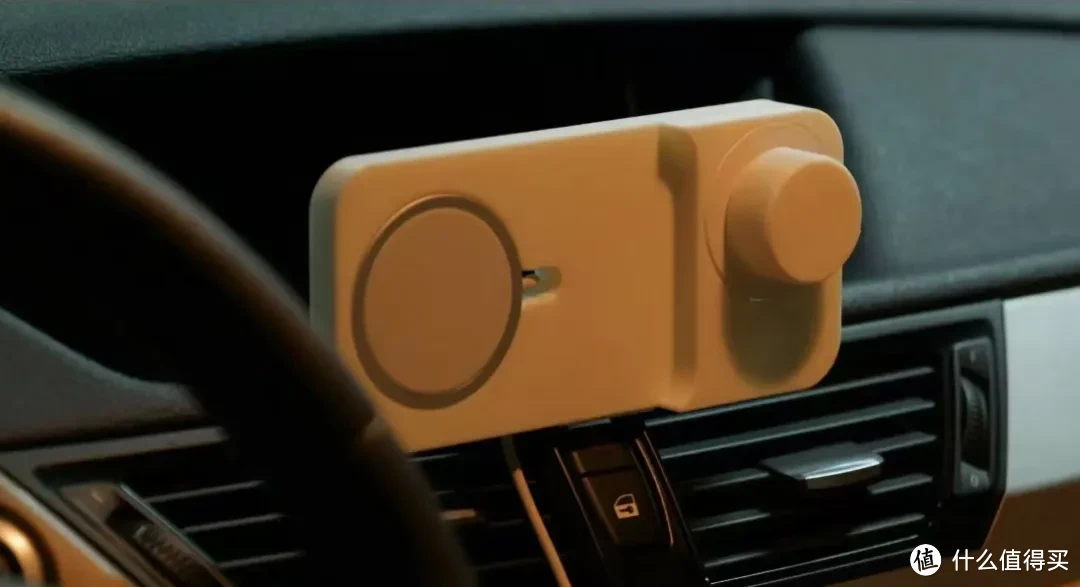 3D打印版iPhone车载支架，带无线充和歌曲旋钮，创意太逆天了